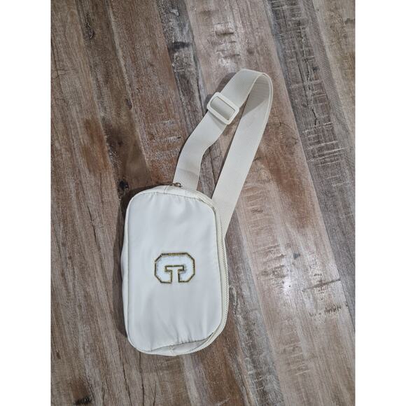 new Zipper Pouch with Letter C Logo Beige in perfect condition - Picture 2 of 2